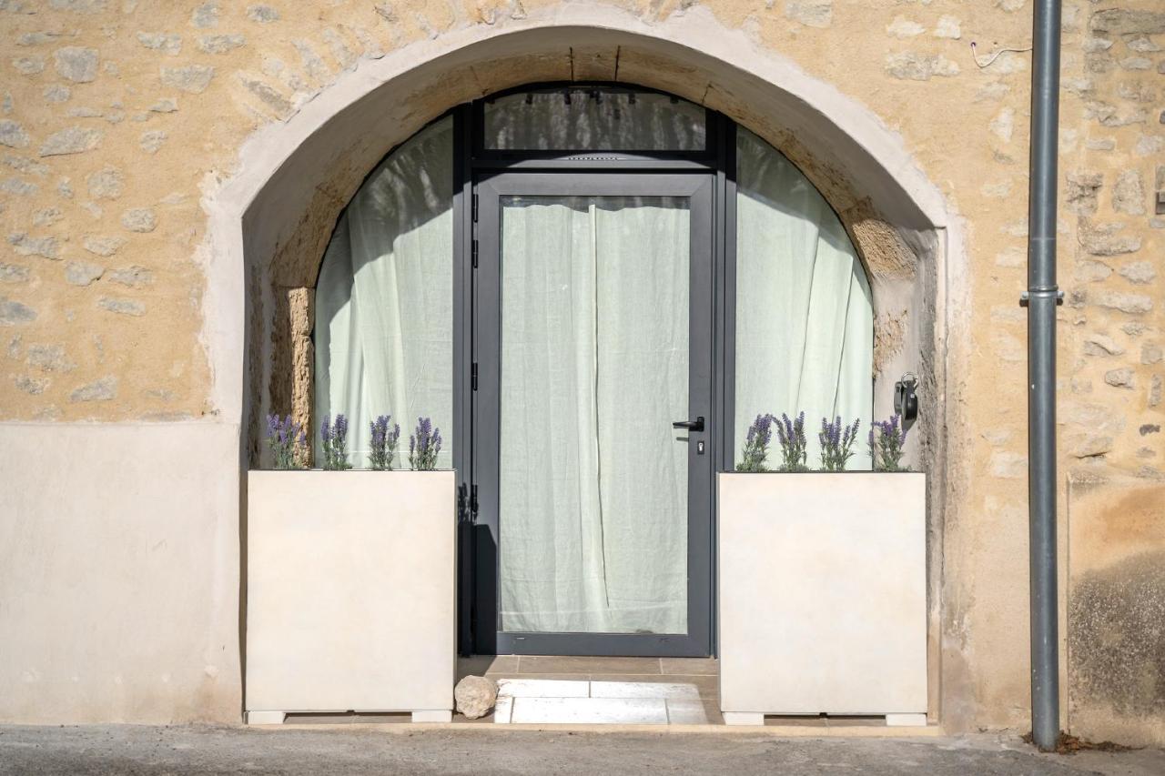 Love In Taulignan Extérieur photo